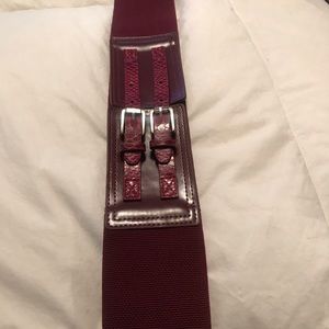 Wide elastic burgundy belt.